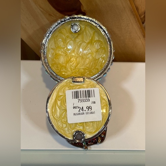 NEW Crystal Mushroom Trinket Box - Picture 3 of 5